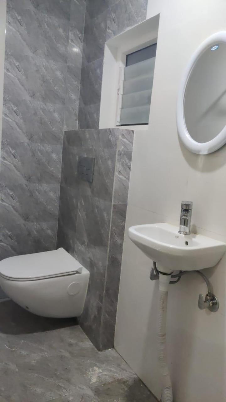 גווהטי Royal Inn מראה חיצוני תמונה